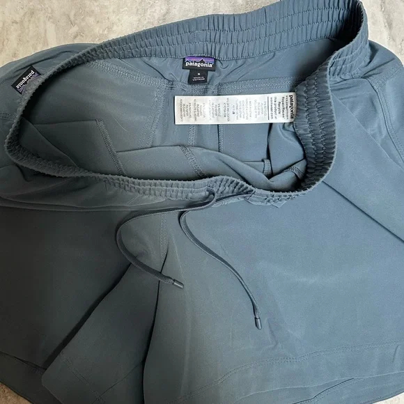 NWOT Patagonia Women’s athletic shorts w pockets Blue/Green Size Small - Picture 3 of 3